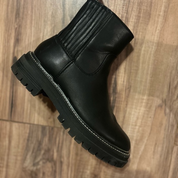 🖤Black Ankle Boots with White Stitching - Picture 2 of 8
